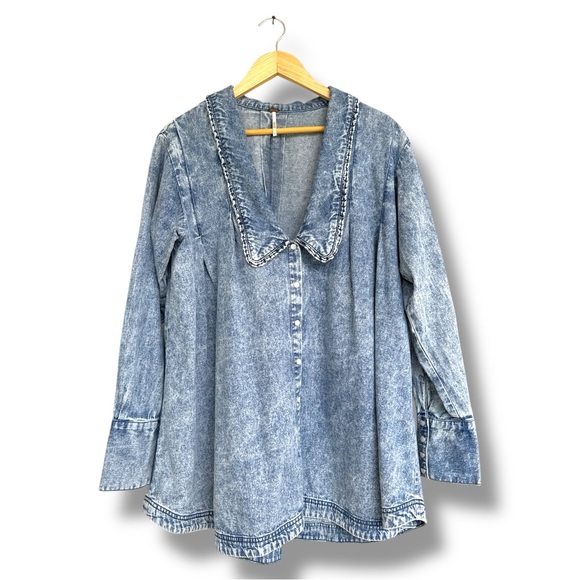 Free People Charlie Light Wash Denim Shirt/Tunic/Dress Size Medium - Picture 2 of 16
